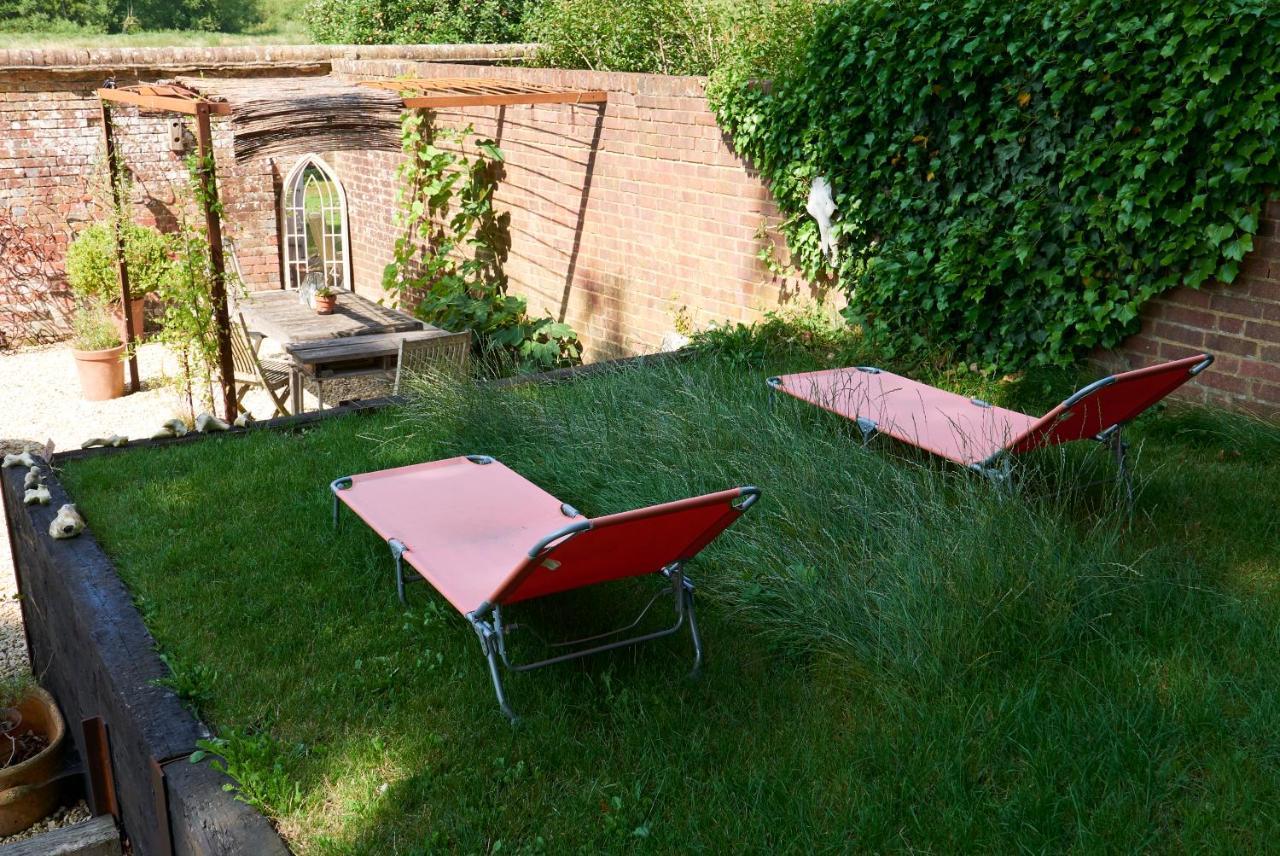 Hut64 Villa Alderbury Eksteriør bilde